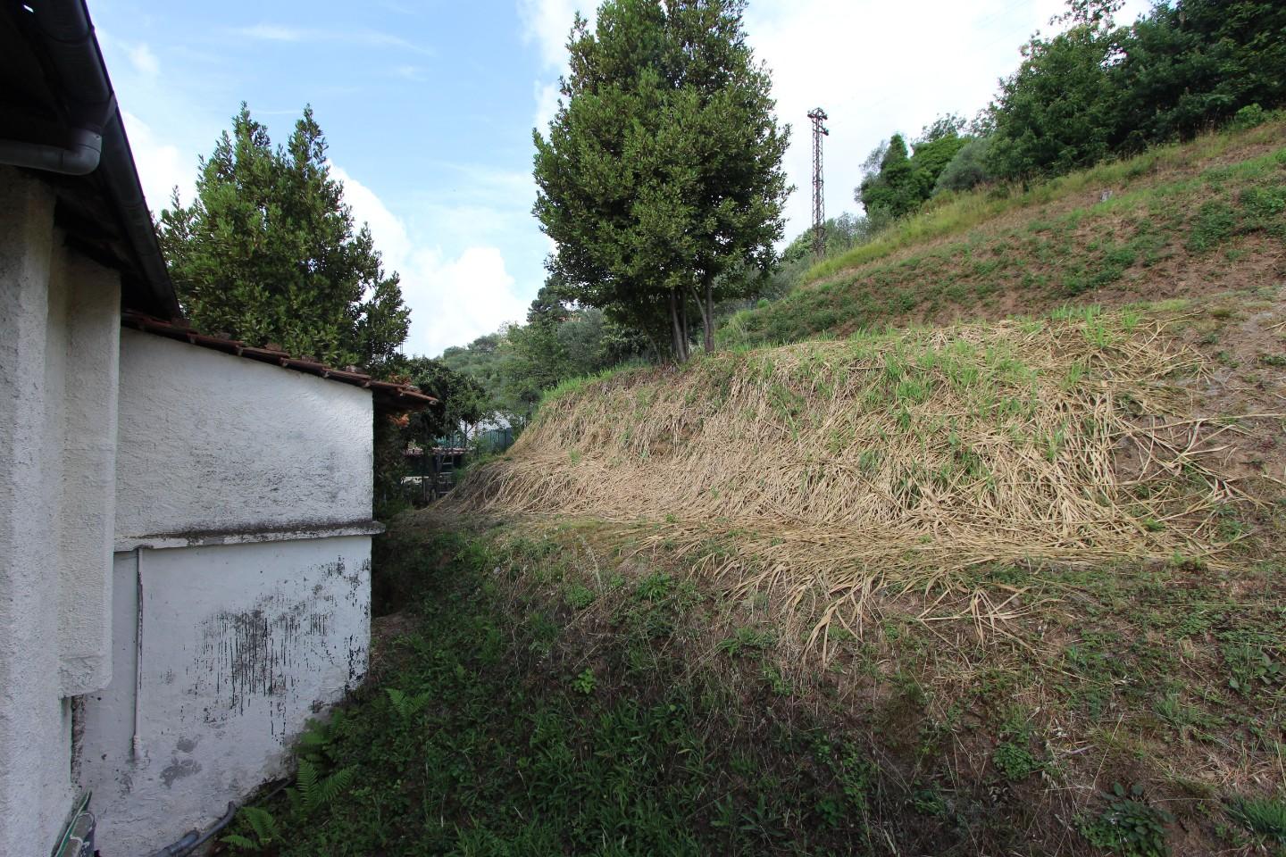 Immagine 43 di Casa indipendente in vendita  a Vezzano Ligure
