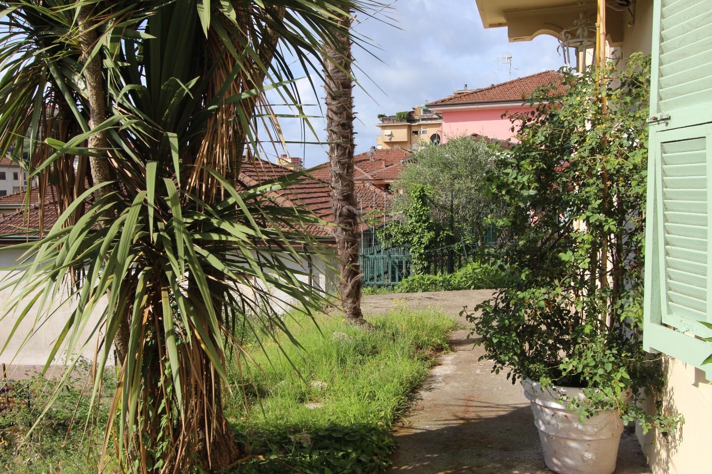 Immagine 13 di Casa indipendente in vendita  a Vezzano Ligure