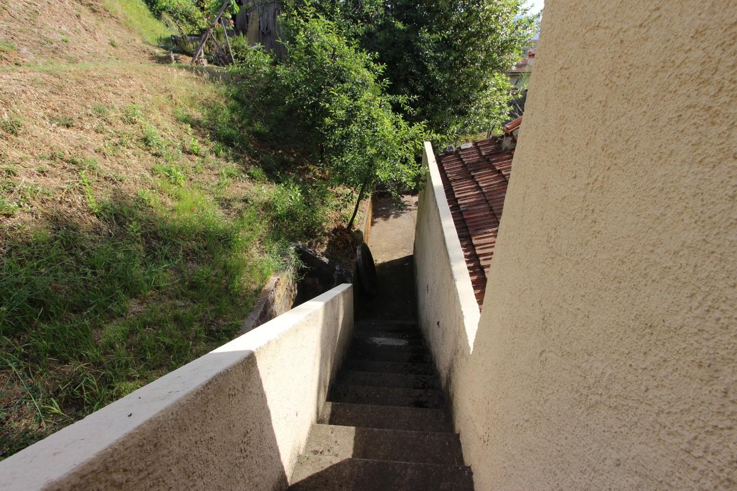 Immagine 44 di Casa indipendente in vendita  a Vezzano Ligure