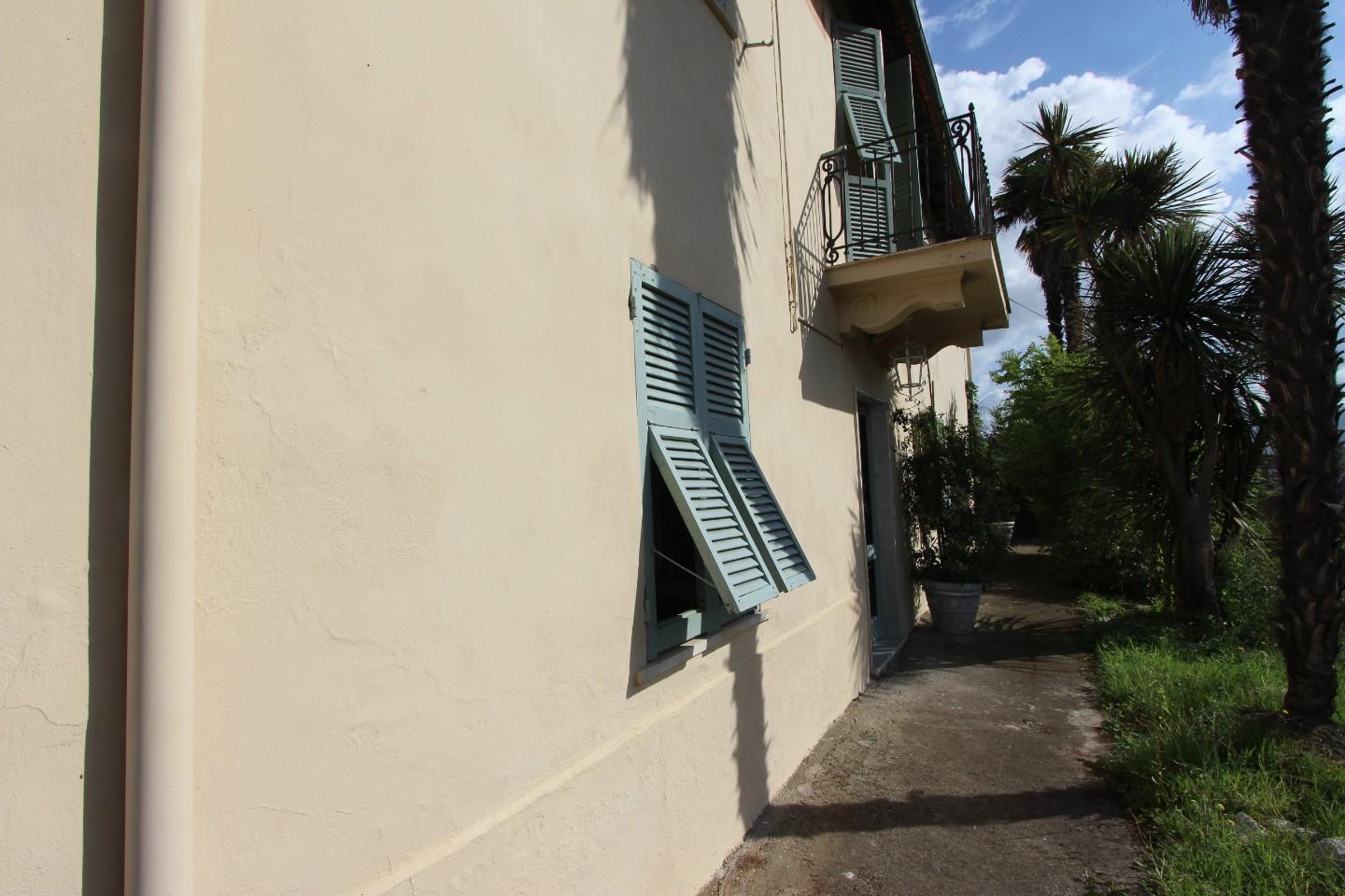 Immagine 16 di Casa indipendente in vendita  a Vezzano Ligure