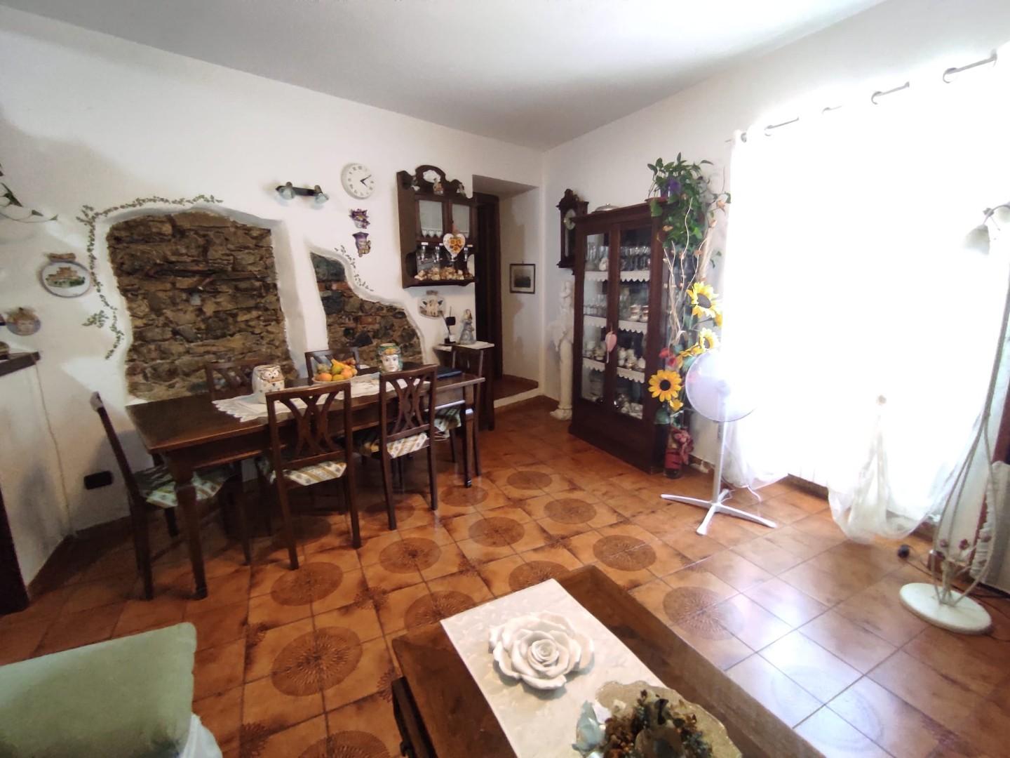 Immagine 5 di Casa semindipendente in vendita  a Fosdinovo