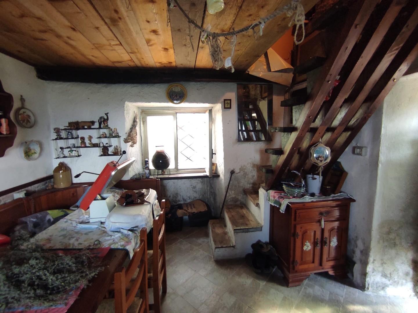 Immagine 10 di Casa semindipendente in vendita  a Fosdinovo