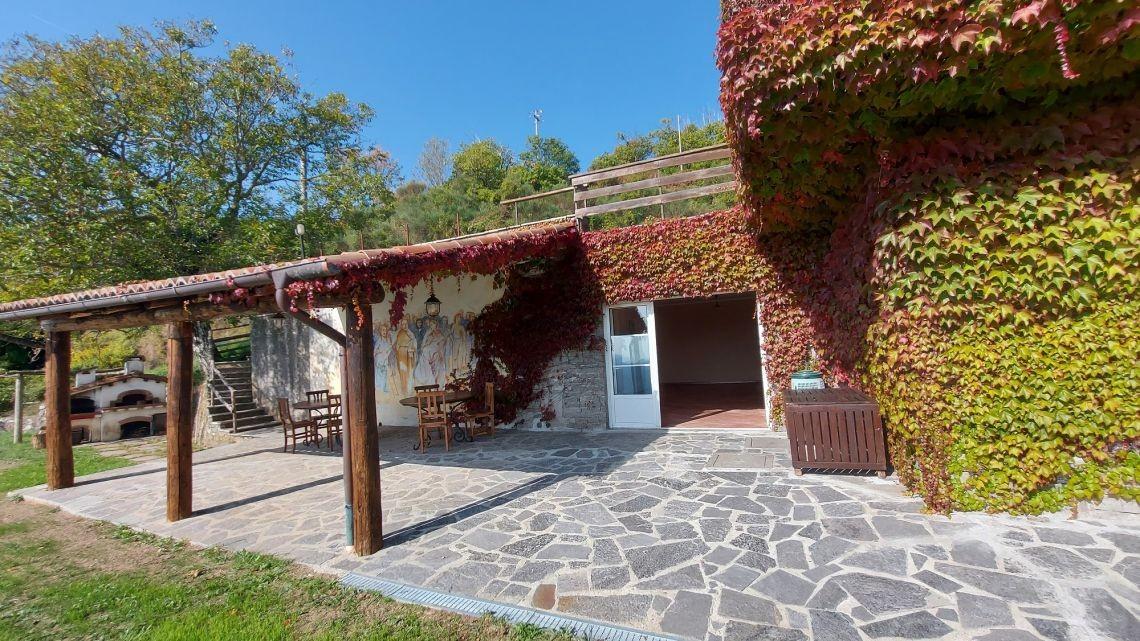 Immagine 42 di Villa in vendita  a Carro