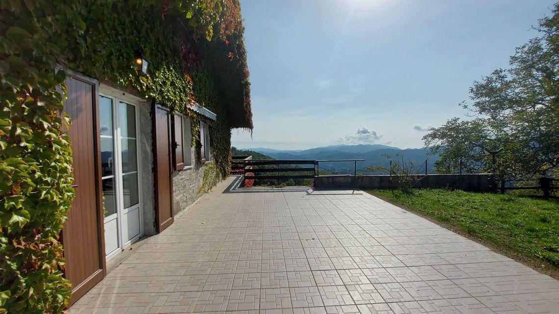 Immagine 43 di Villa in vendita  a Carro