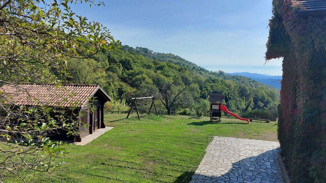 Immagine 45 di Villa in vendita  a Carro