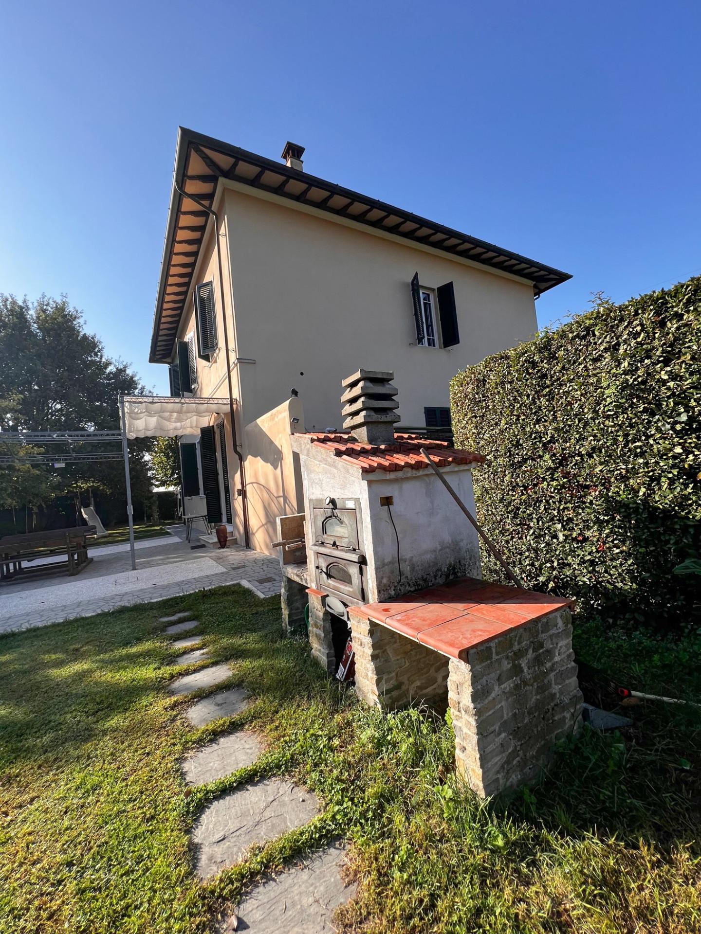 Immagine 13 di Villa in vendita  a San Giuliano Terme