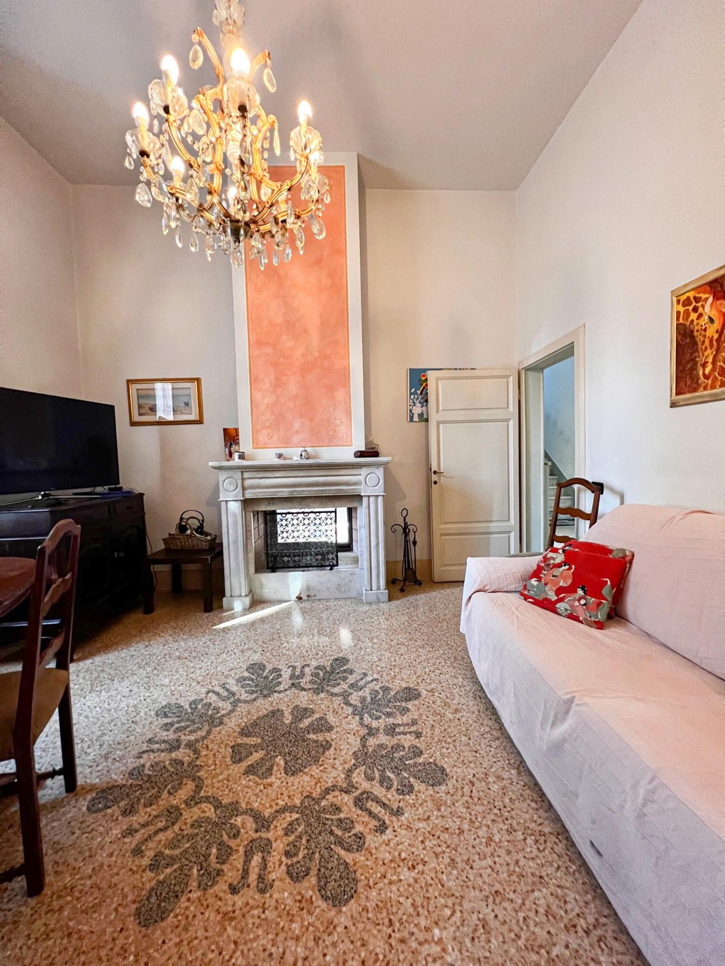 Immagine 14 di Villa in vendita  a San Giuliano Terme