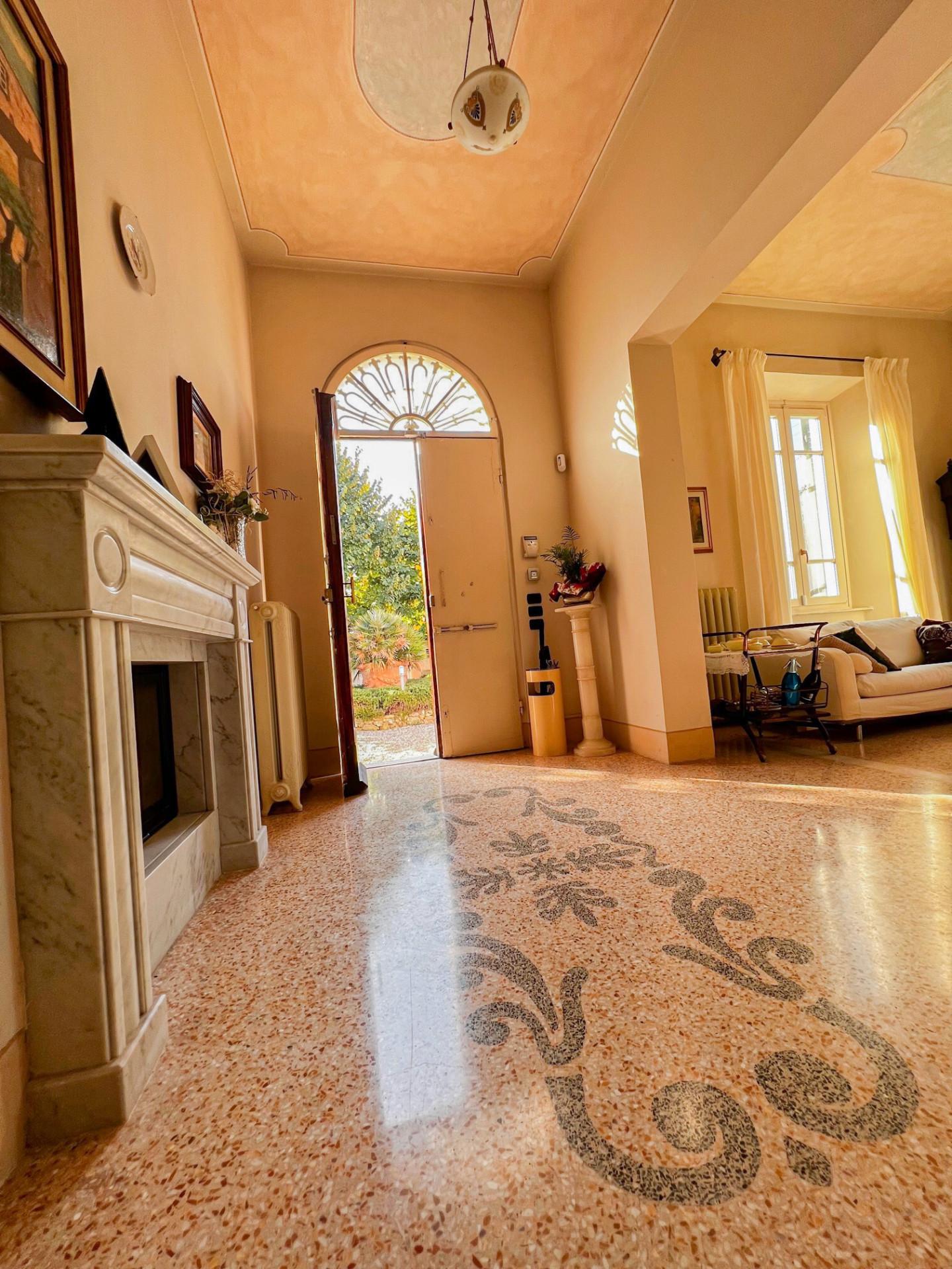 Immagine 15 di Villa in vendita  a San Giuliano Terme