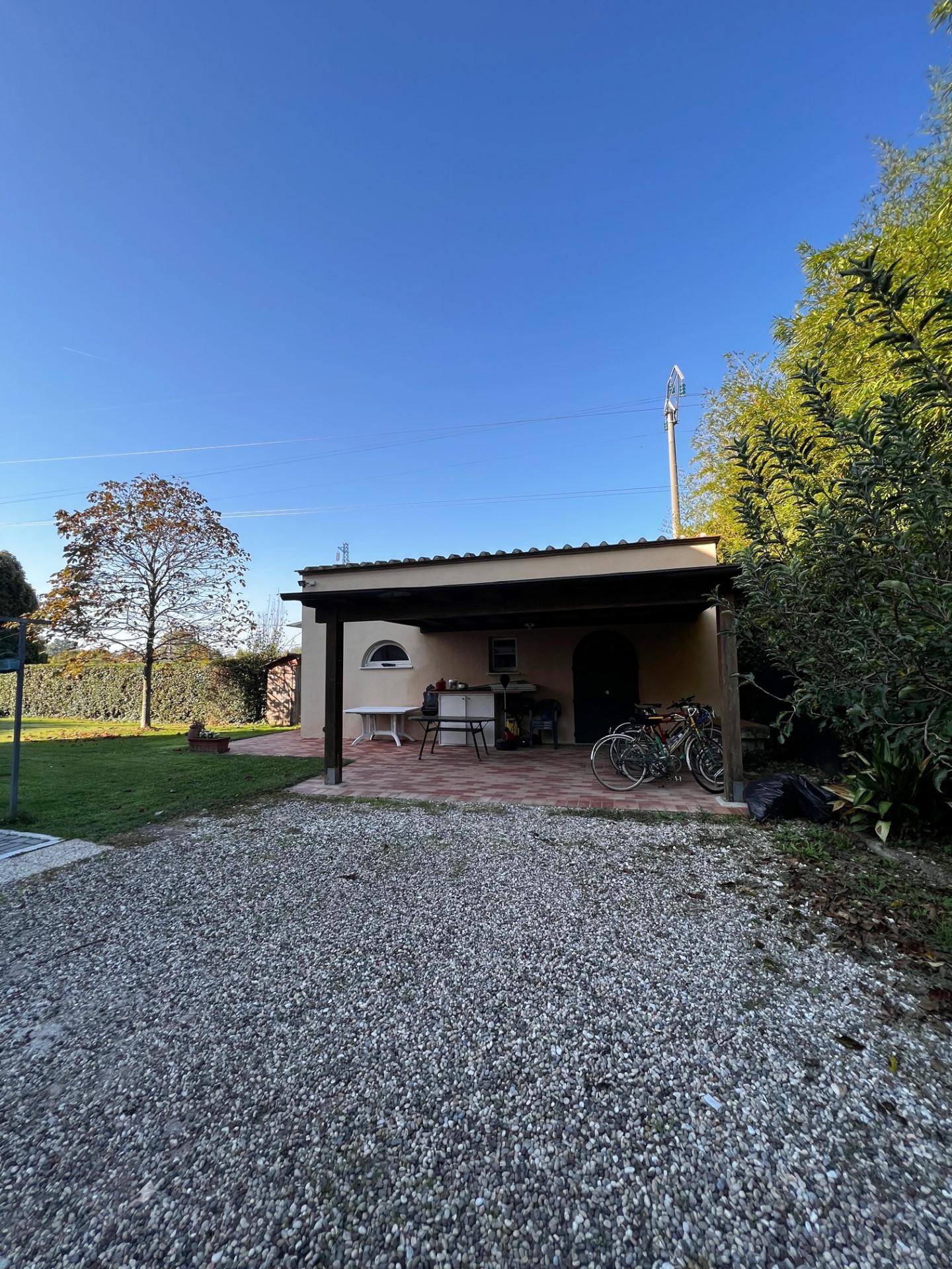 Immagine 12 di Villa in vendita  a San Giuliano Terme