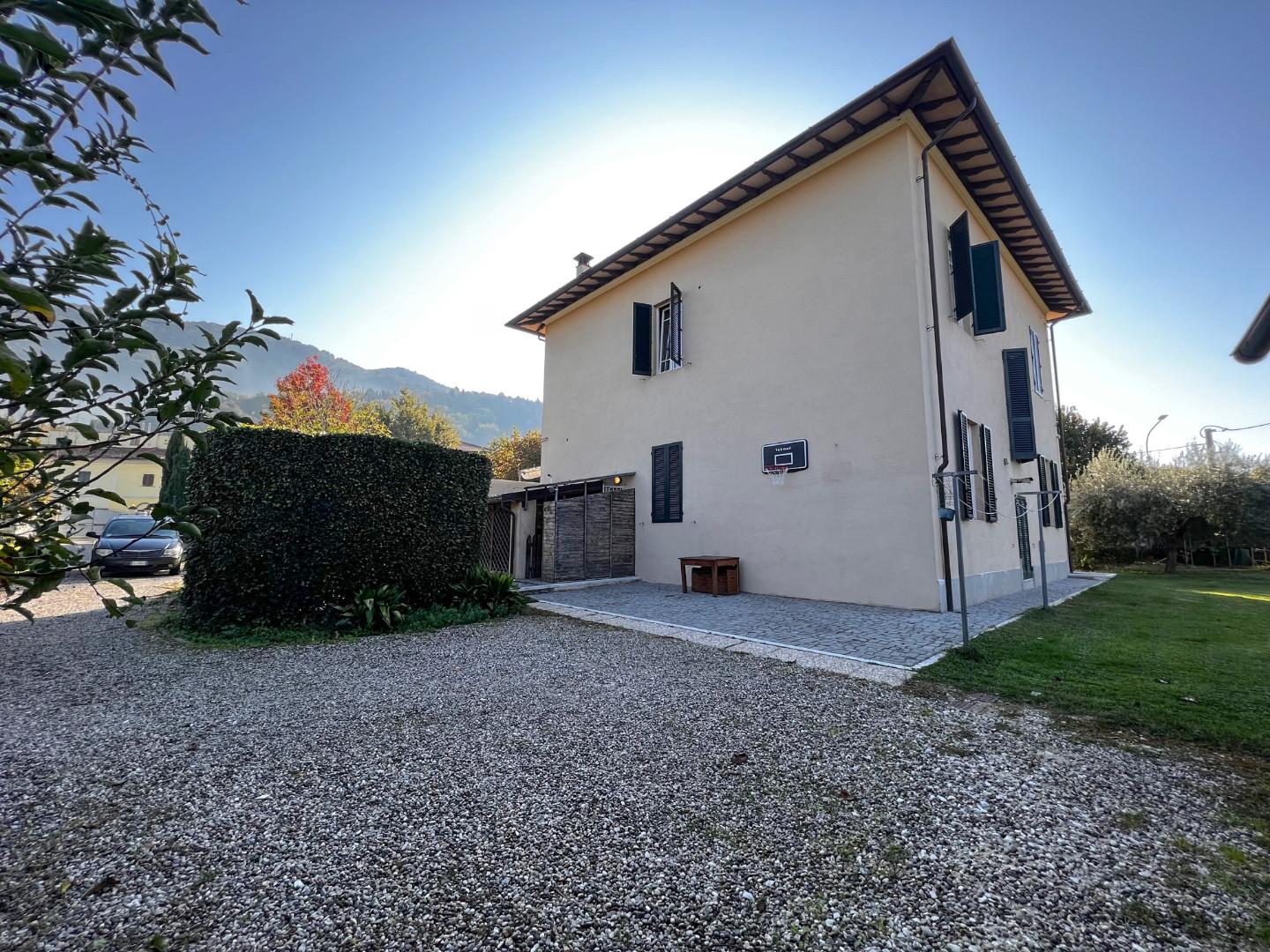 Immagine 9 di Villa in vendita  a San Giuliano Terme