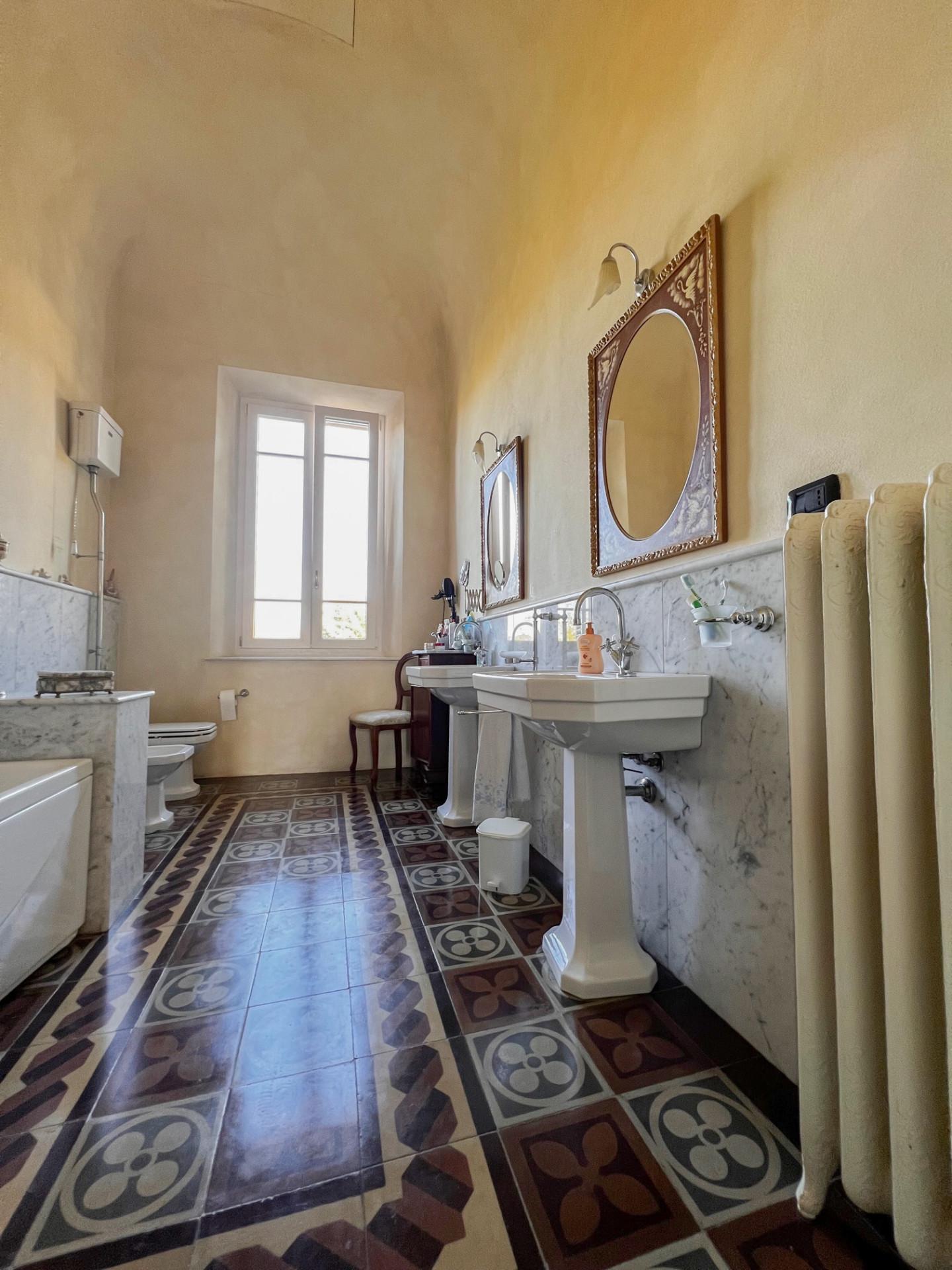 Immagine 35 di Villa in vendita  a San Giuliano Terme