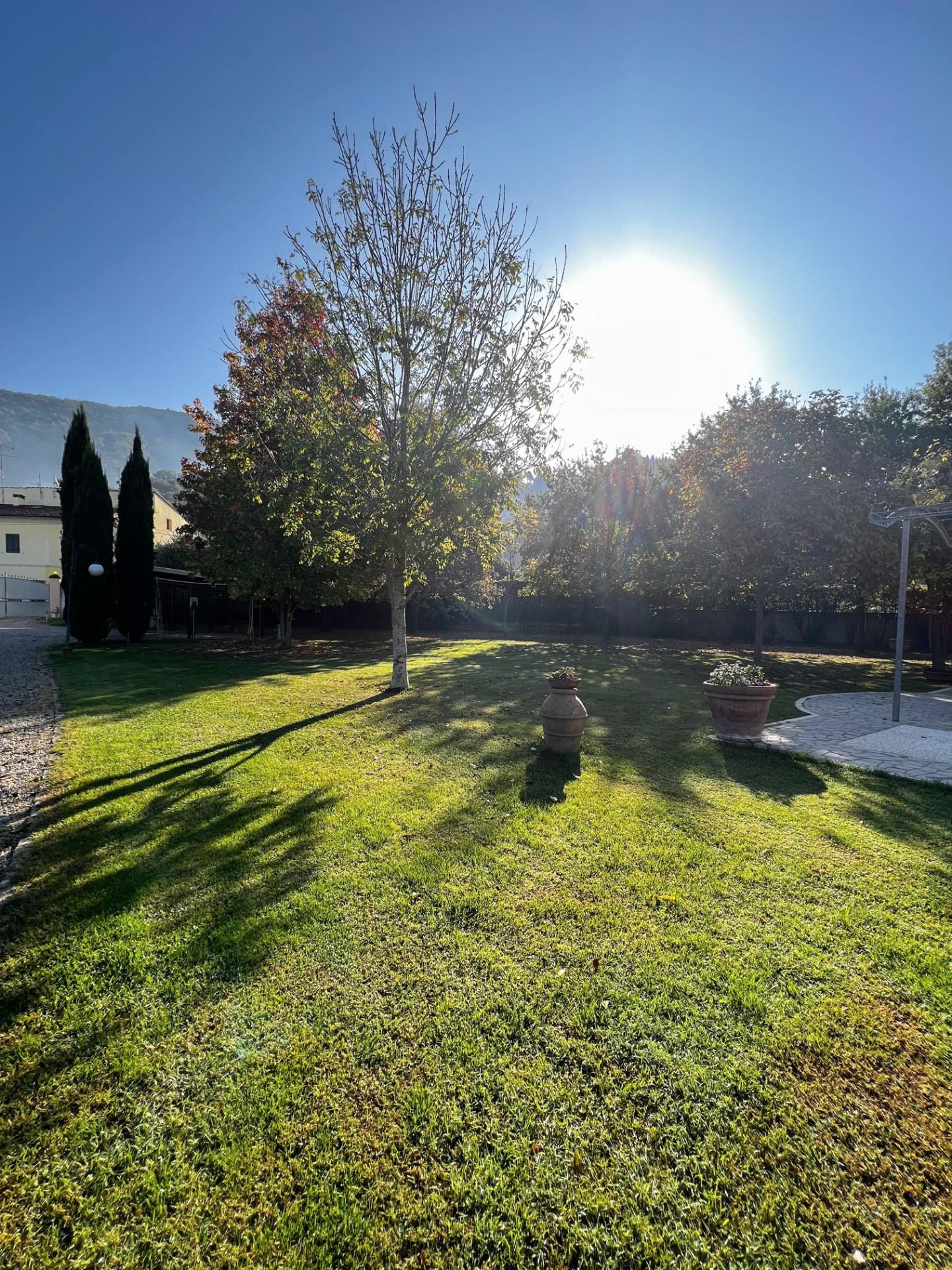 Immagine 3 di Villa in vendita  a San Giuliano Terme