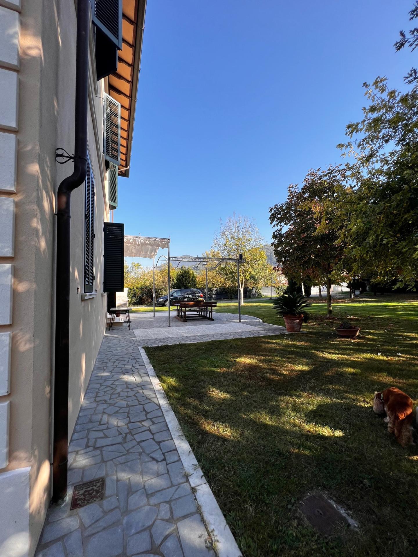 Immagine 8 di Villa in vendita  a San Giuliano Terme