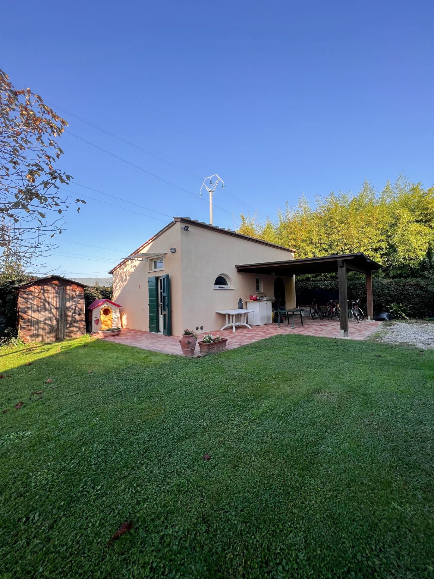 Immagine 11 di Villa in vendita  a San Giuliano Terme