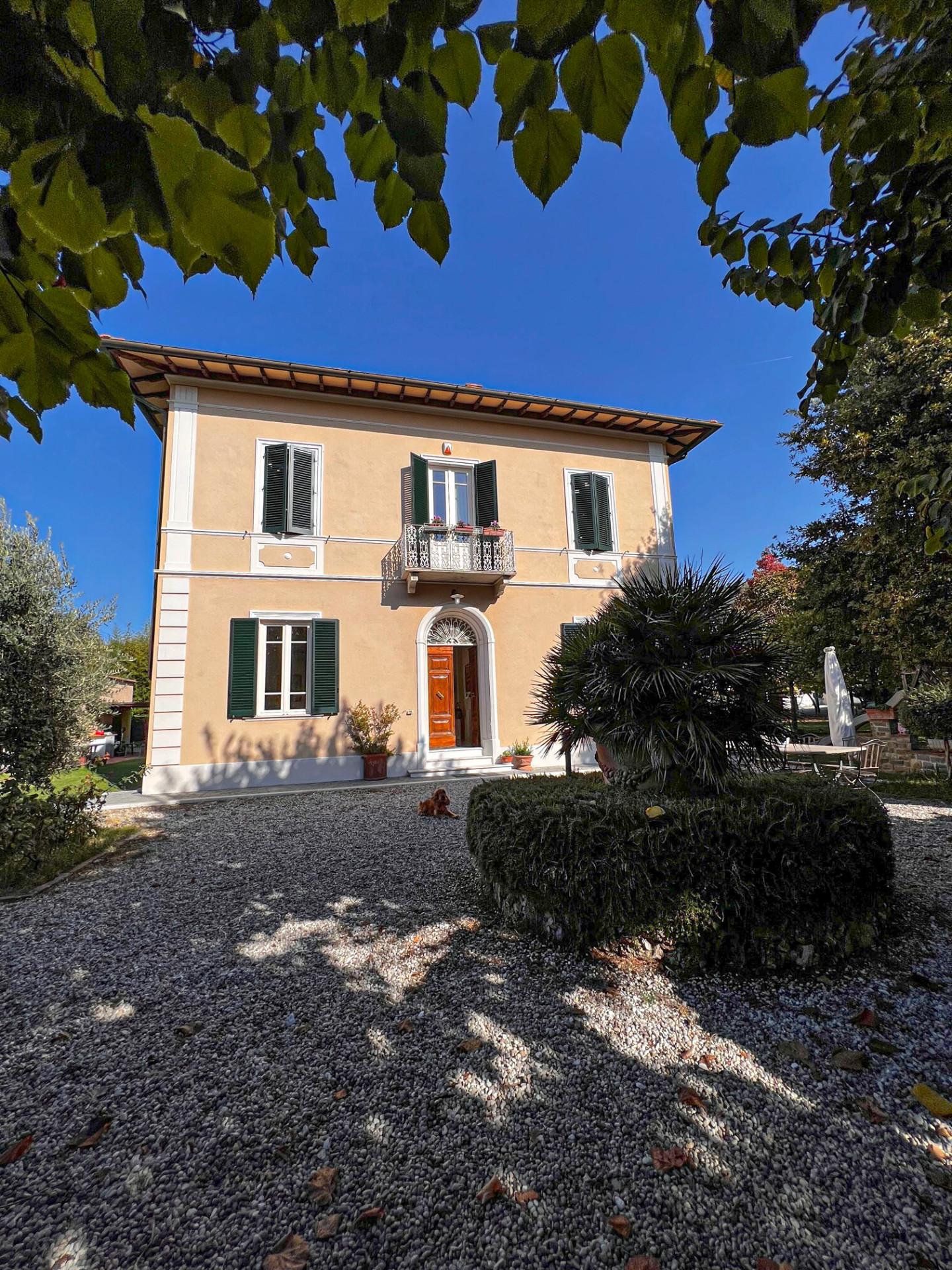 Immagine 2 di Villa in vendita  a San Giuliano Terme