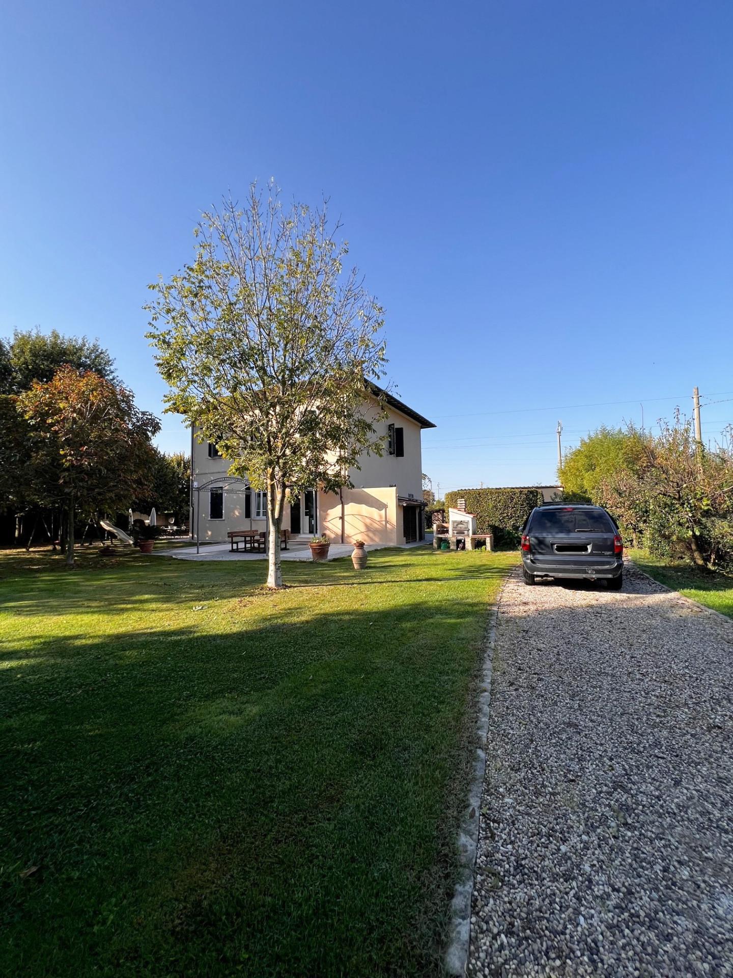 Immagine 10 di Villa in vendita  a San Giuliano Terme
