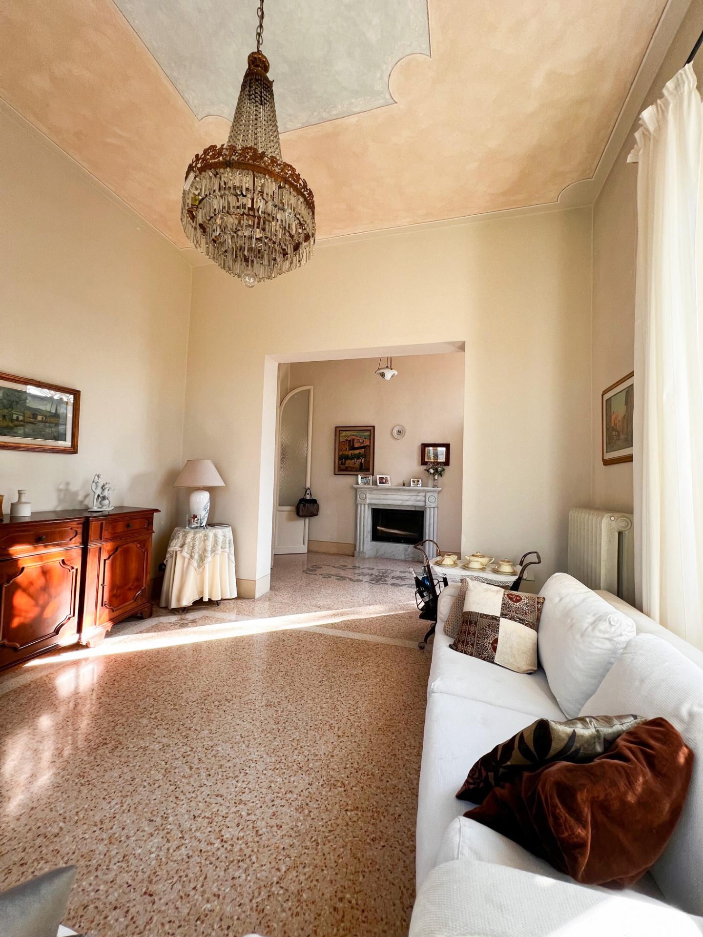 Immagine 18 di Villa in vendita  a San Giuliano Terme