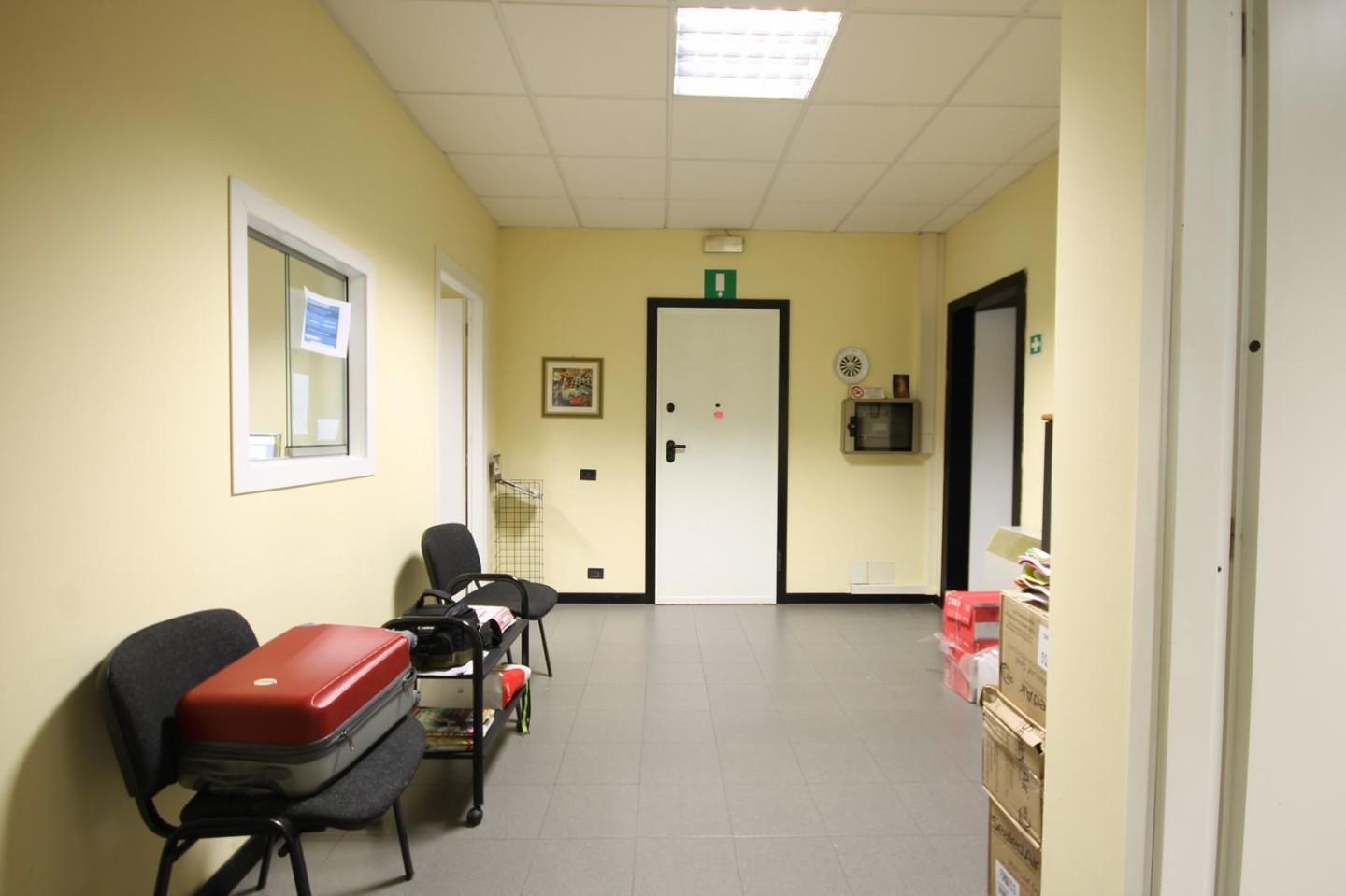 Immagine 2 di Ufficio in vendita  a Capannori