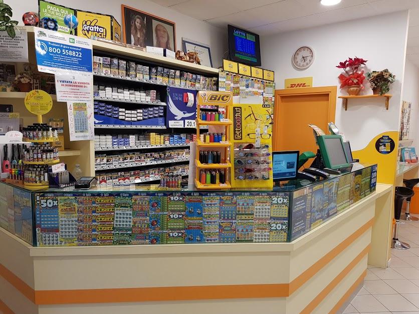 Immagine 2 di Attività commerciale in vendita  a Capannori