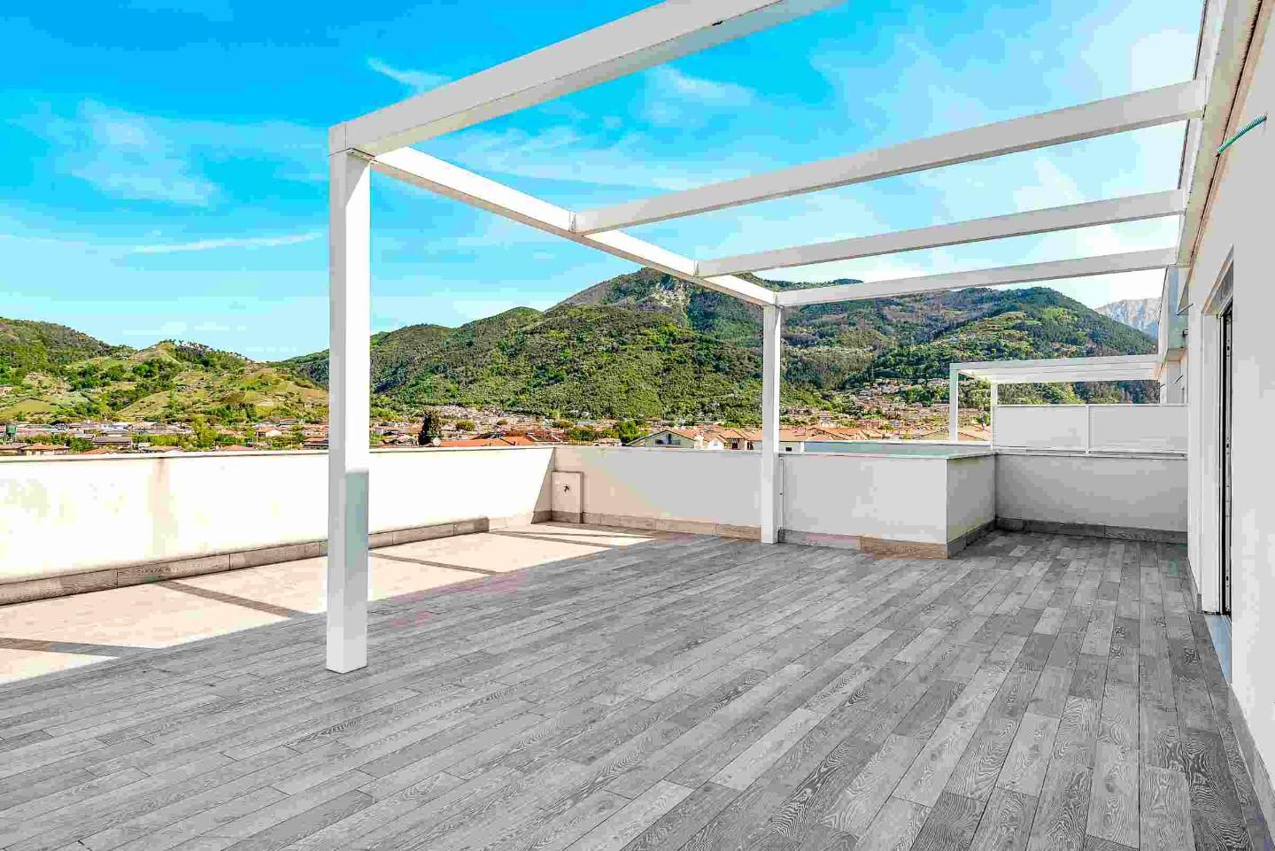 Immagine 4 di Mansarda in vendita  a Massa