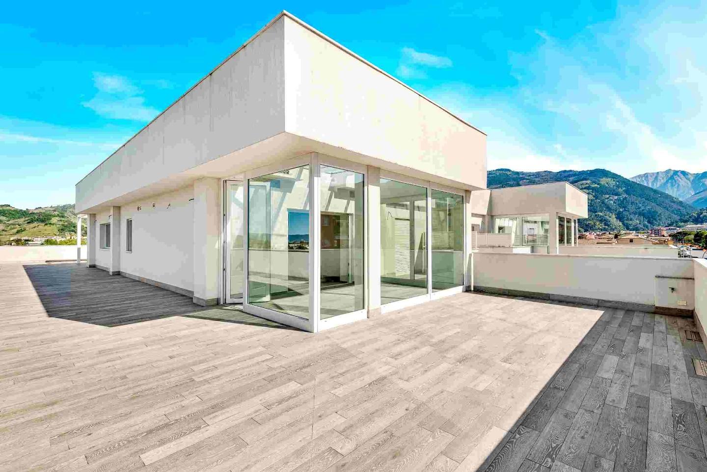 Immagine 5 di Mansarda in vendita  a Massa