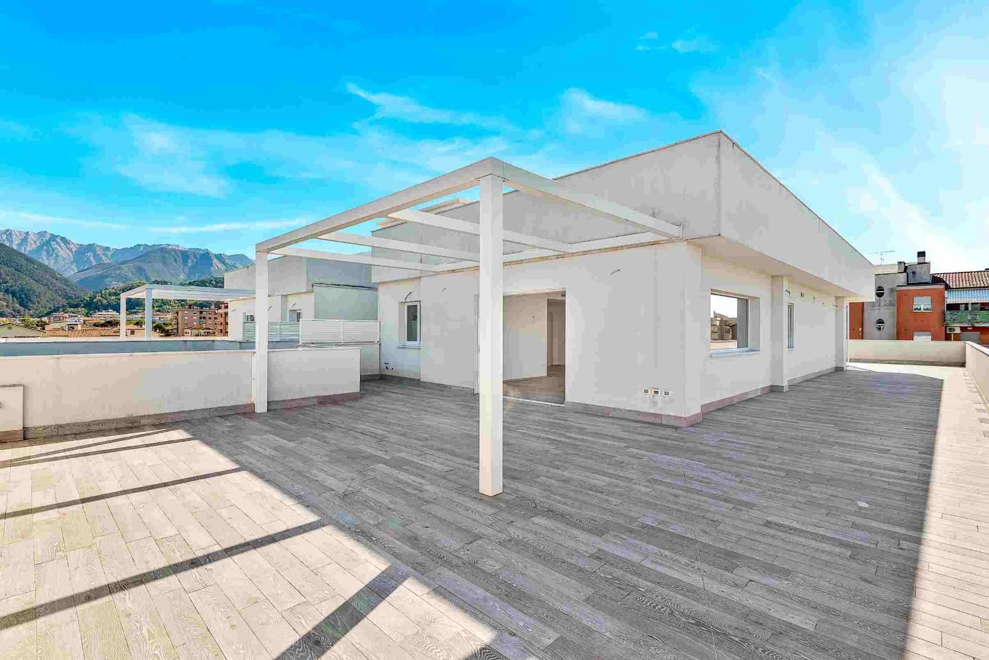 Immagine 1 di Mansarda in vendita  a Massa