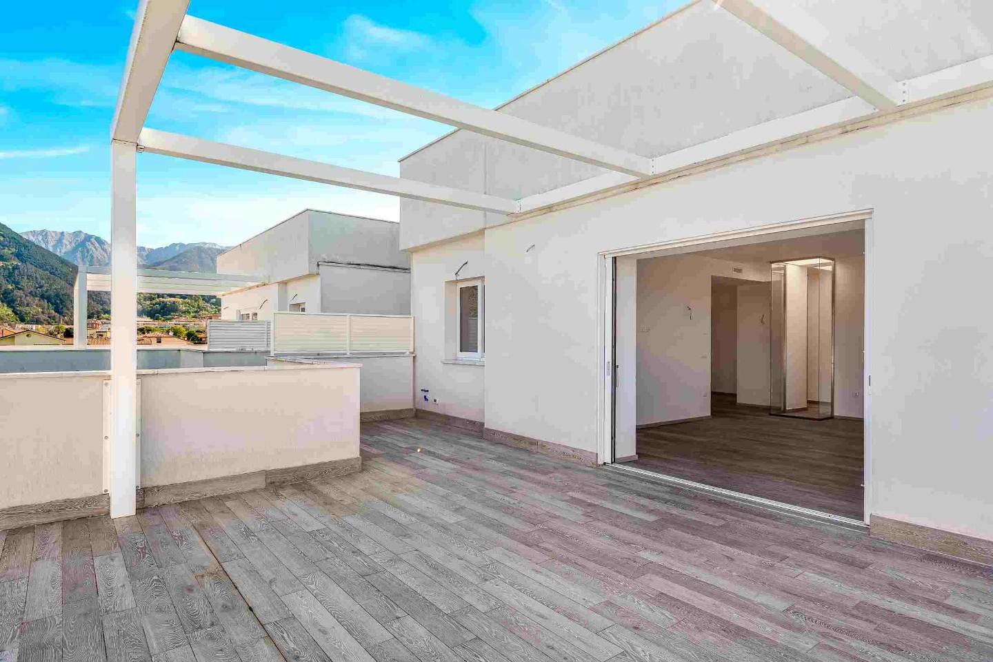 Immagine 3 di Mansarda in vendita  a Massa