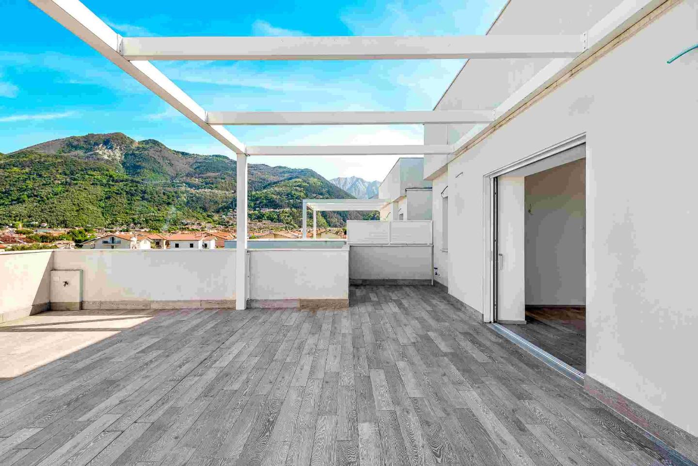 Immagine 28 di Mansarda in vendita  a Massa