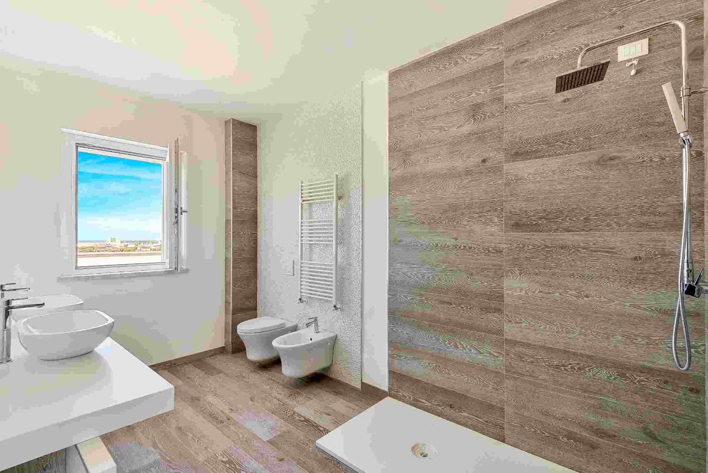 Immagine 23 di Mansarda in vendita  a Massa