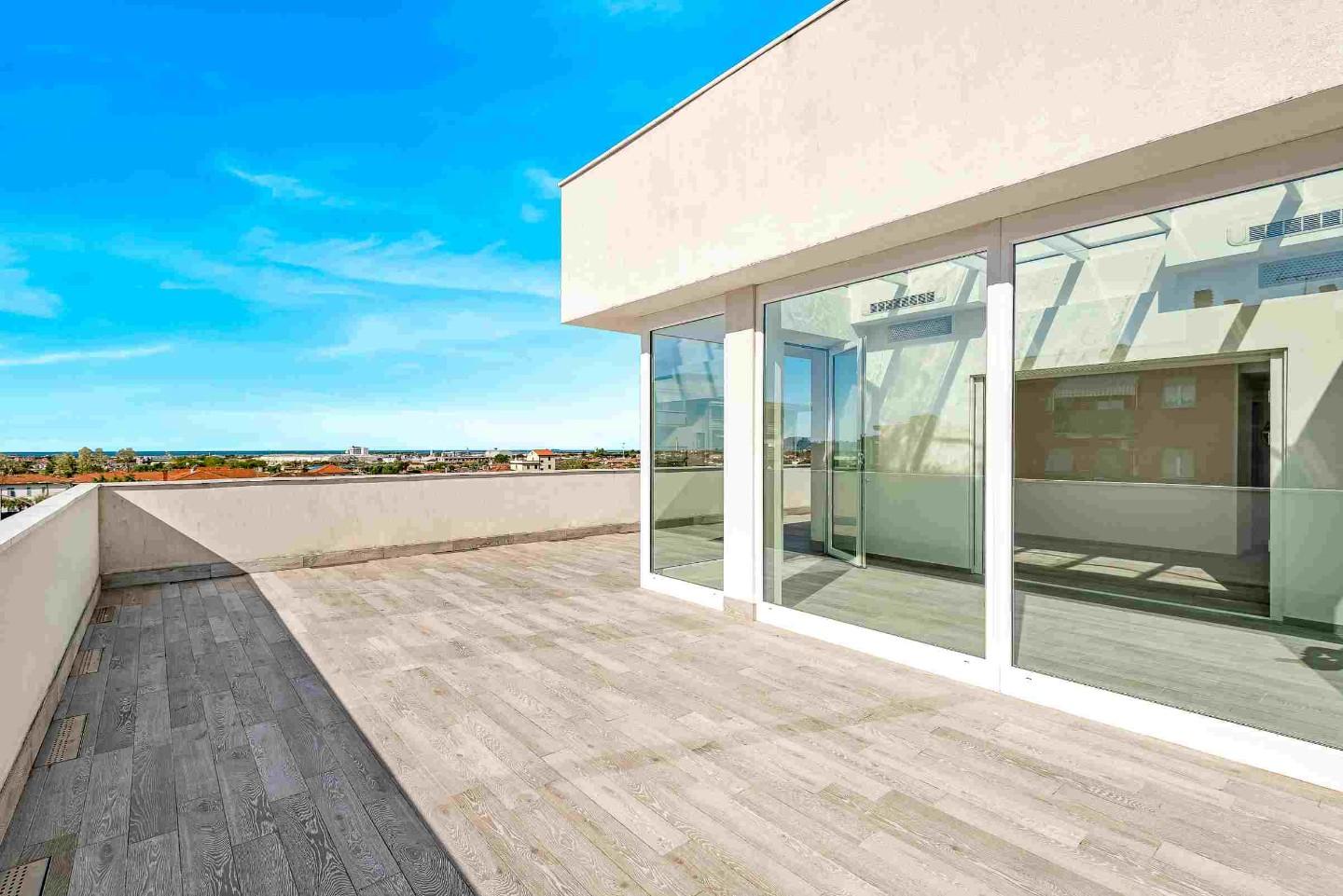 Immagine 6 di Mansarda in vendita  a Massa