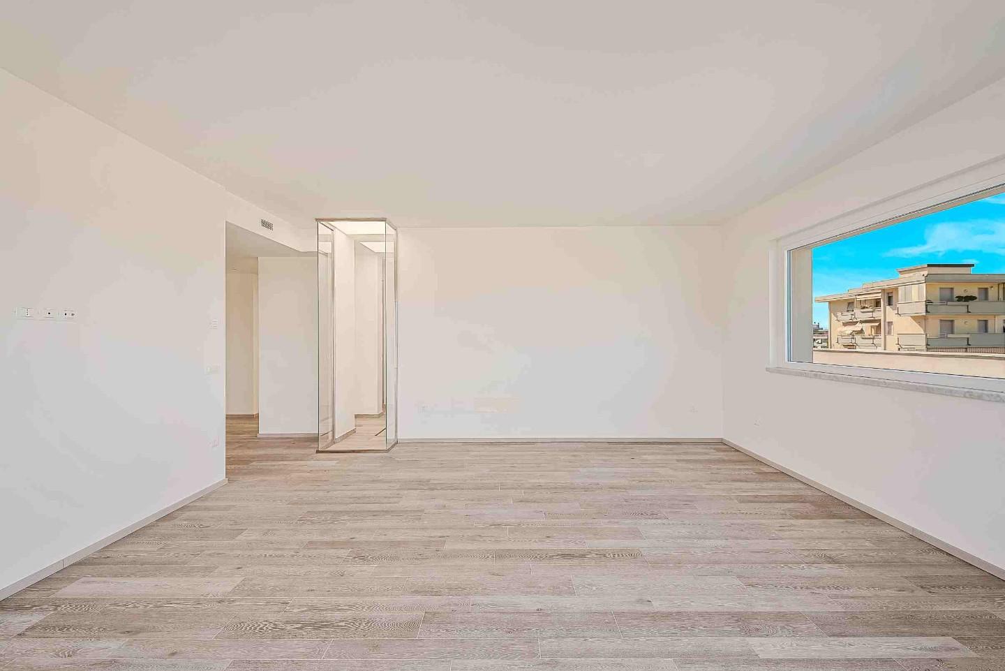 Immagine 9 di Mansarda in vendita  a Massa