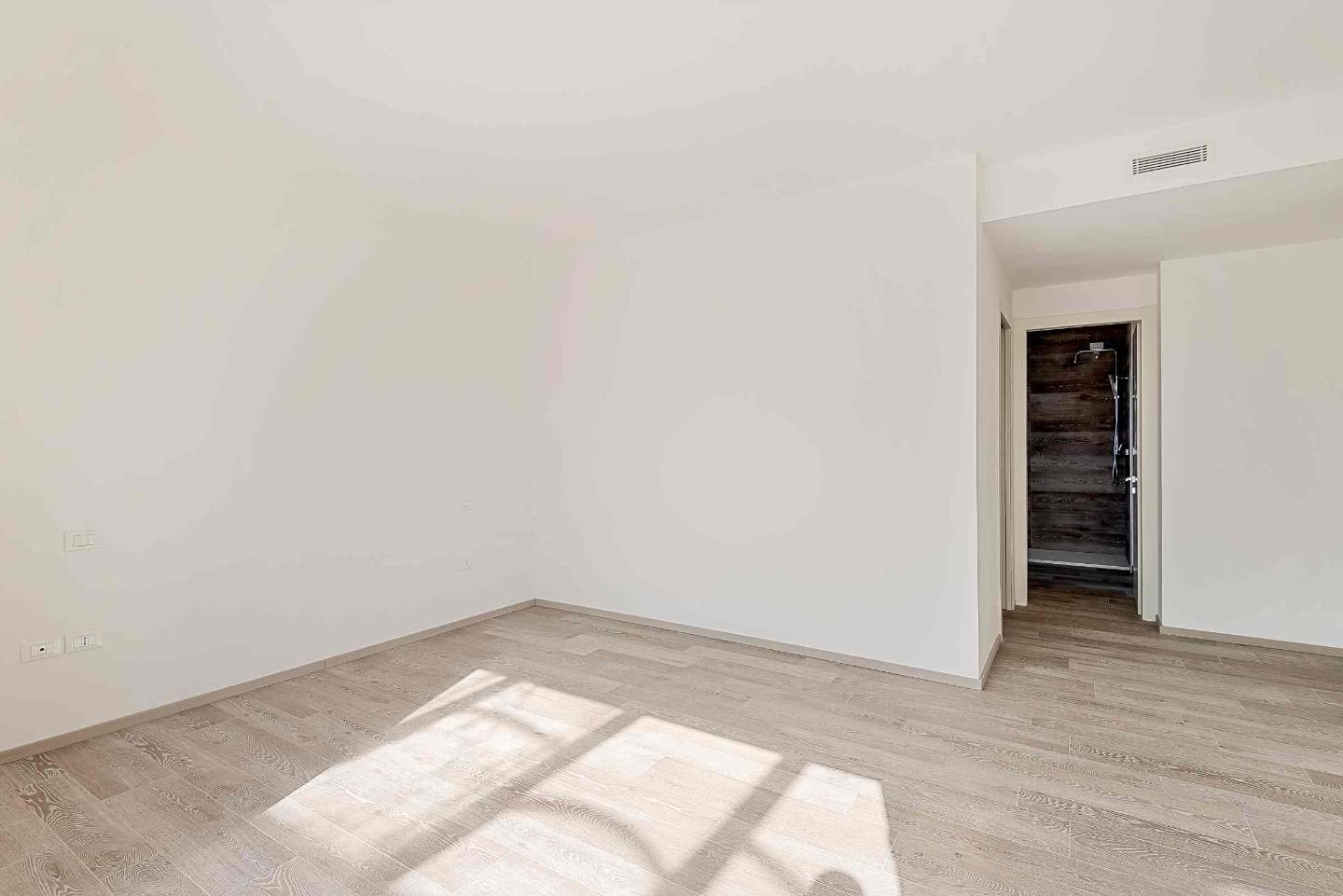 Immagine 19 di Mansarda in vendita  a Massa