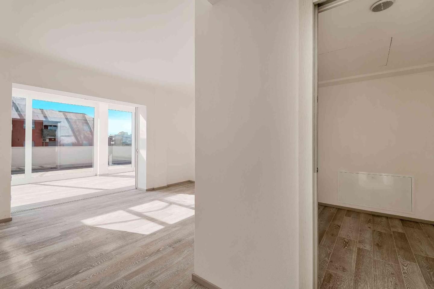 Immagine 16 di Mansarda in vendita  a Massa