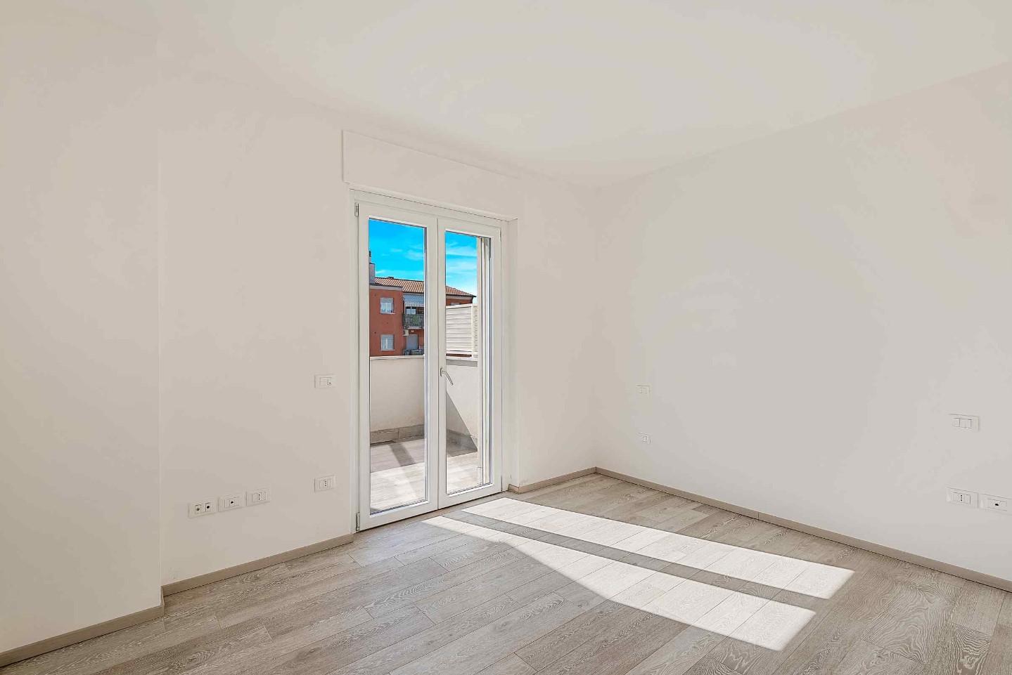 Immagine 18 di Mansarda in vendita  a Massa