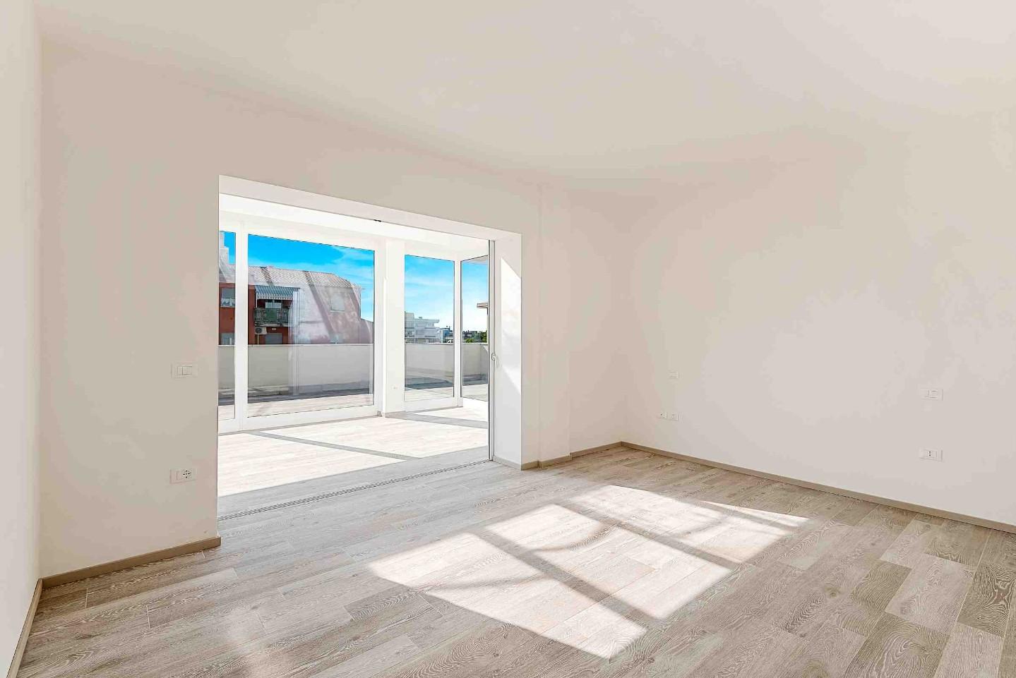 Immagine 17 di Mansarda in vendita  a Massa