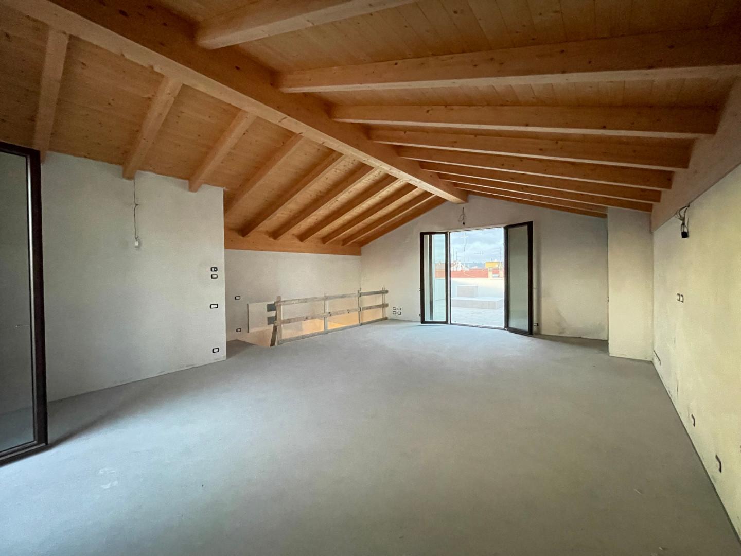 Immagine 10 di Mansarda in vendita  a Empoli