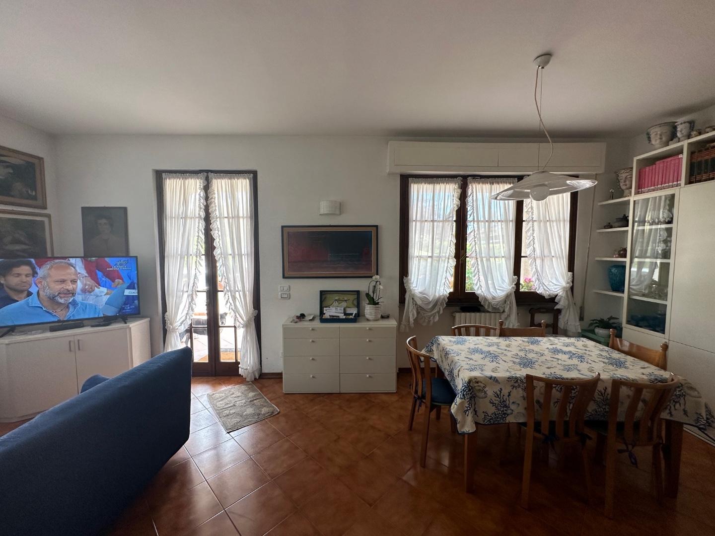 Immagine 14 di Casa indipendente in affitto  a Forte Dei Marmi