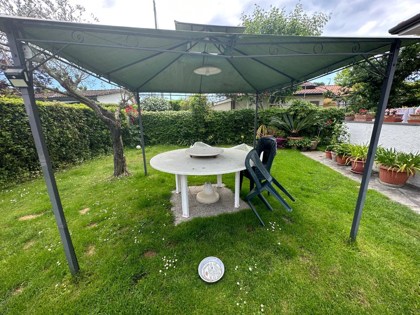 Immagine 9 di Casa indipendente in affitto  a Forte Dei Marmi