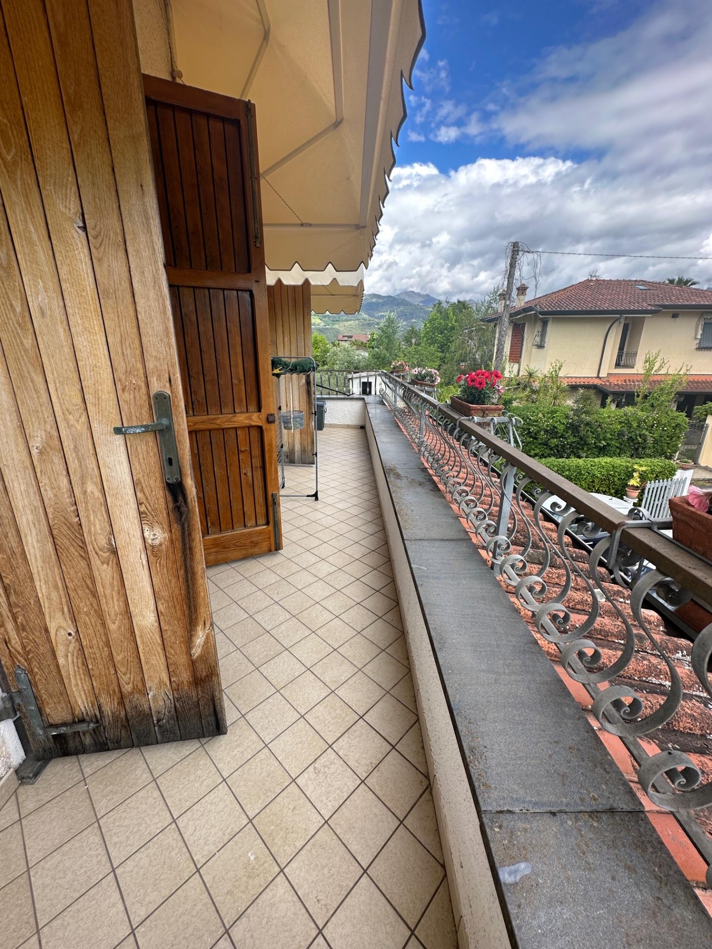 Immagine 38 di Casa indipendente in affitto  a Forte Dei Marmi