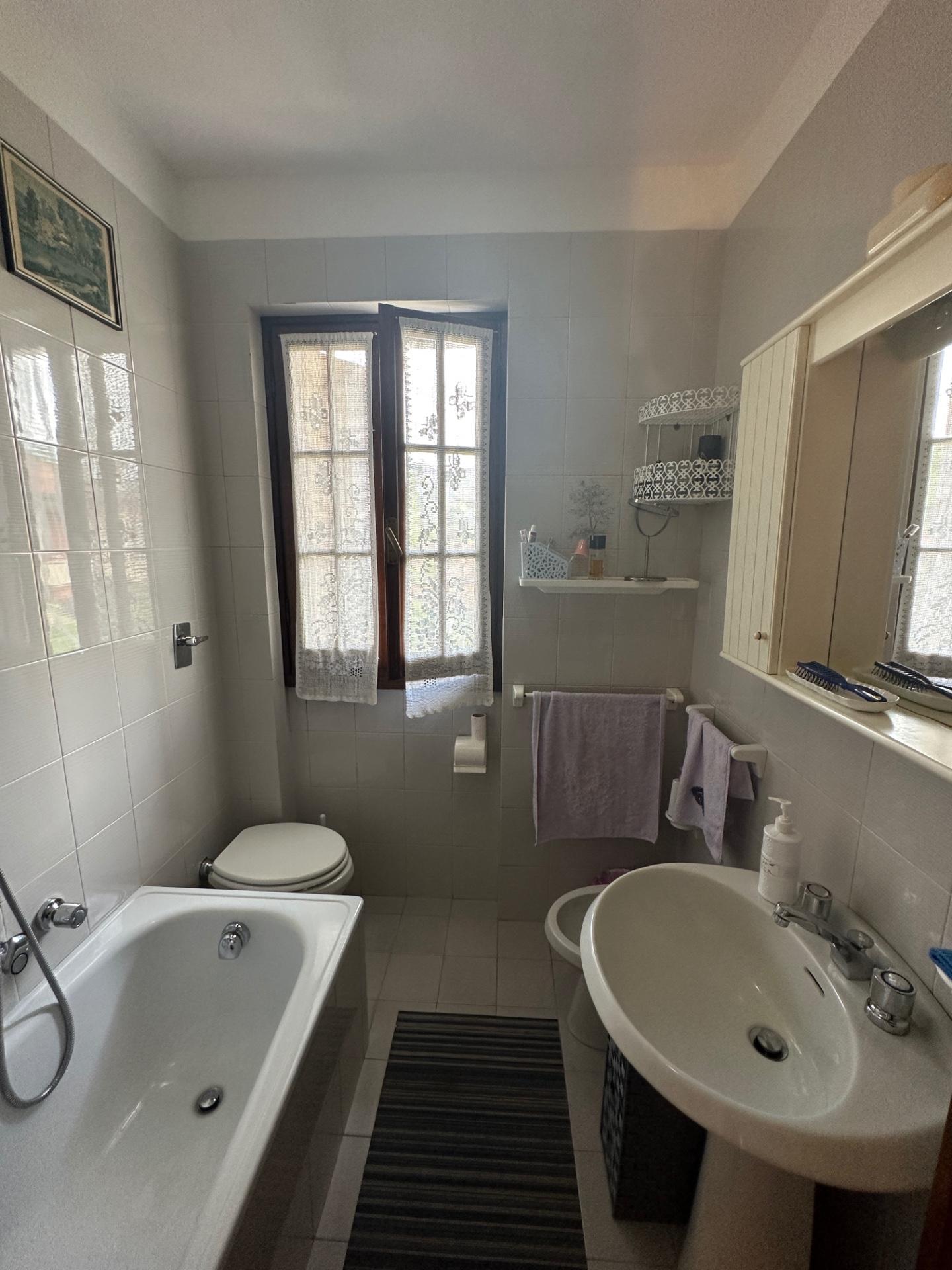 Immagine 37 di Casa indipendente in affitto  a Forte Dei Marmi