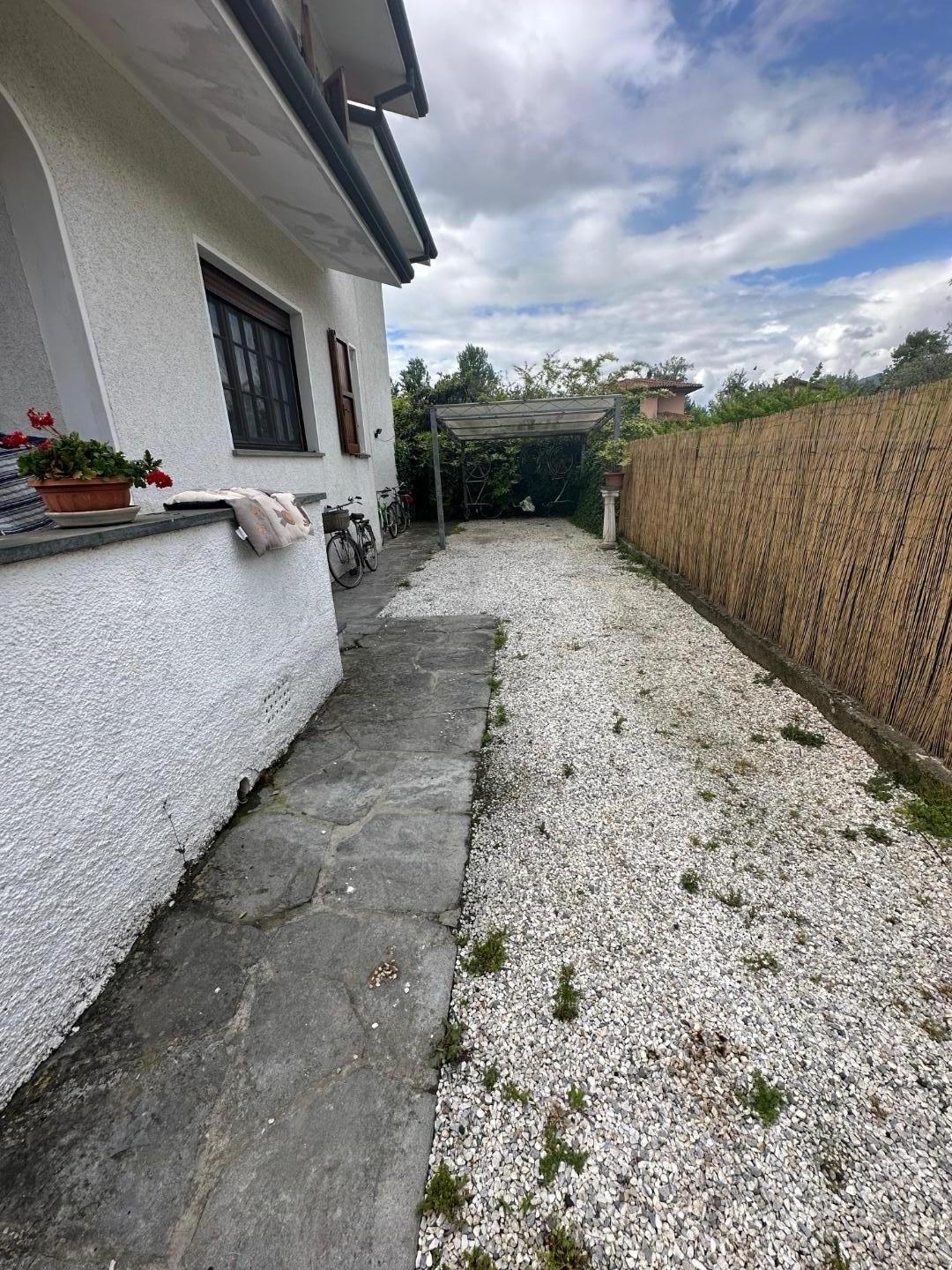 Immagine 6 di Casa indipendente in affitto  a Forte Dei Marmi