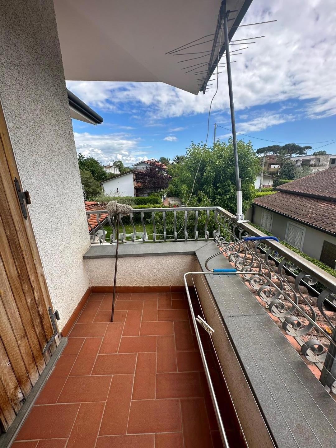 Immagine 36 di Casa indipendente in affitto  a Forte Dei Marmi