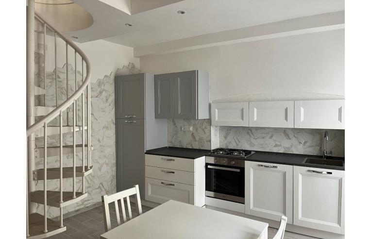 Immagine 2 di Casa semindipendente in vendita  a Massa