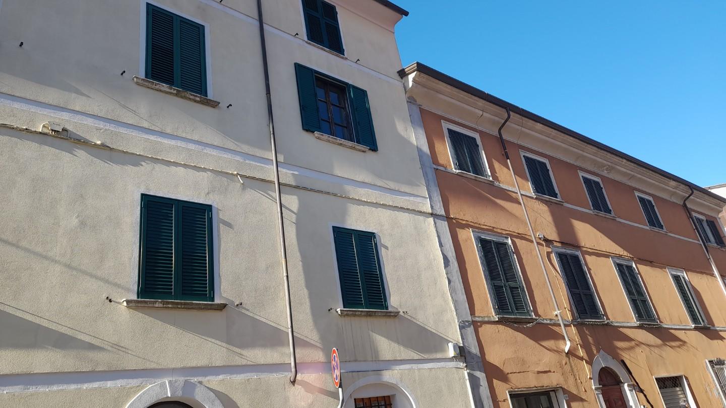 Immagine 1 di Appartamento in vendita  a Massa