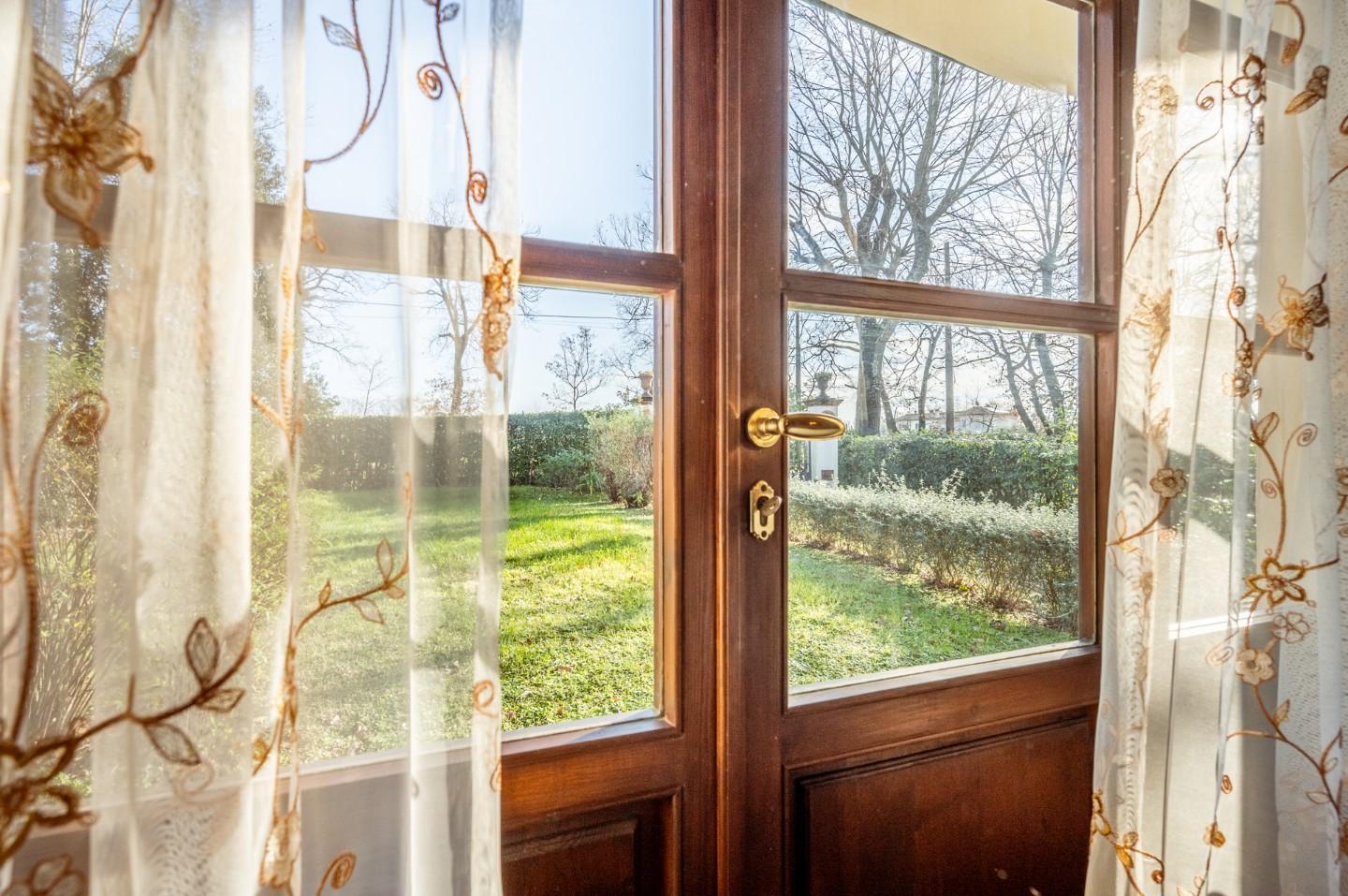 Immagine 18 di Villa in vendita  a Bientina