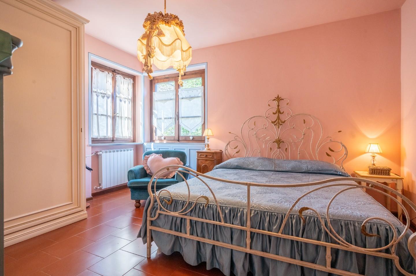 Immagine 56 di Villa in vendita  a Bientina