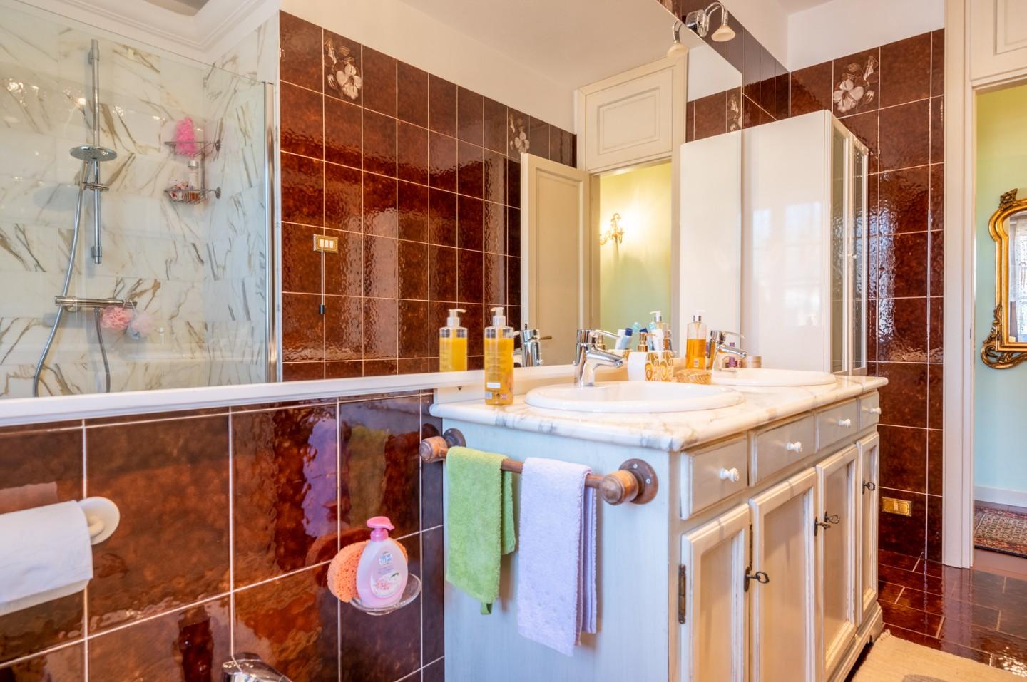 Immagine 35 di Villa in vendita  a Bientina