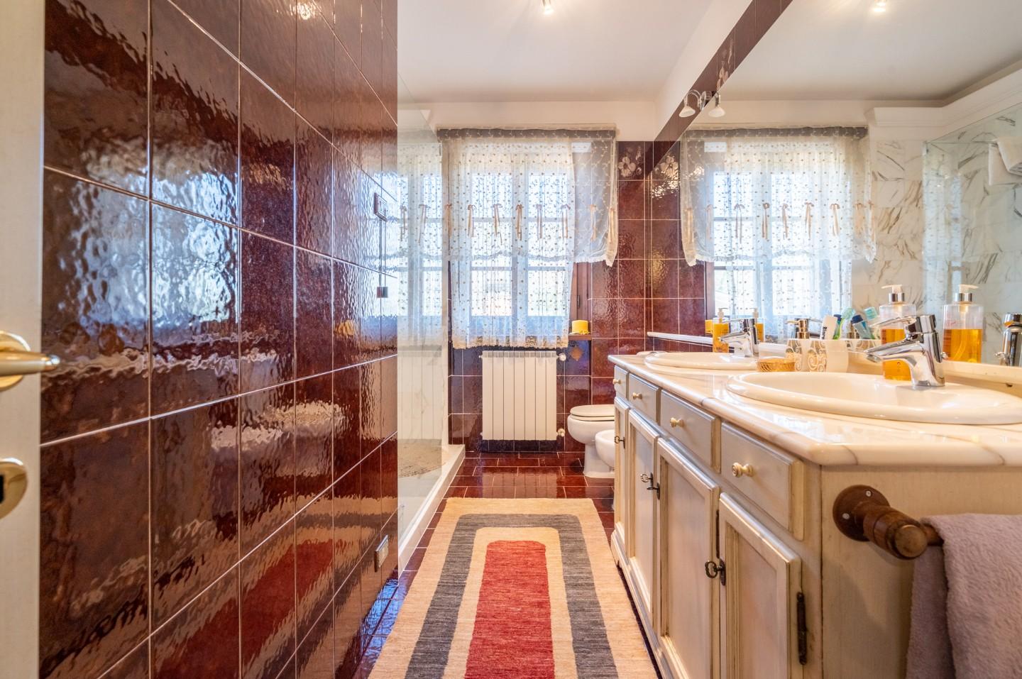 Immagine 33 di Villa in vendita  a Bientina