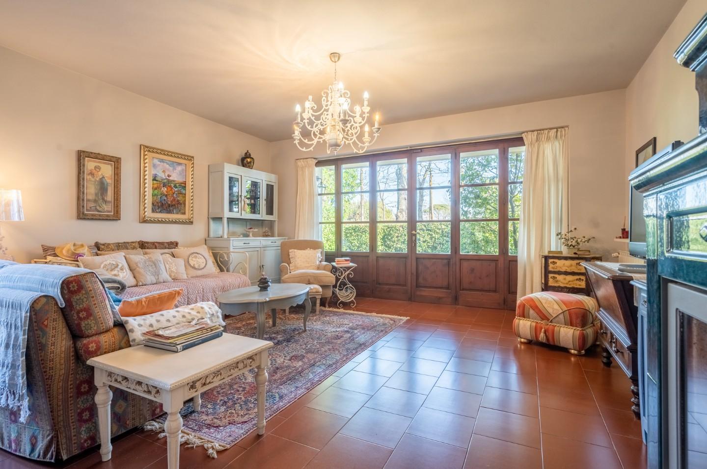 Immagine 50 di Villa in vendita  a Bientina