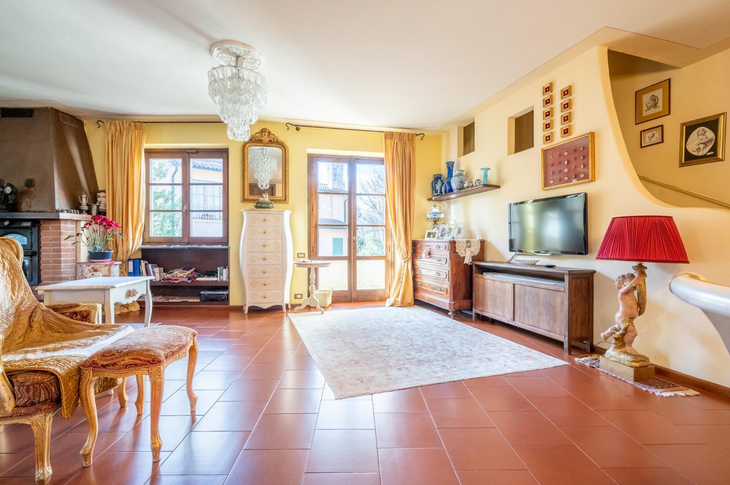 Immagine 21 di Villa in vendita  a Bientina